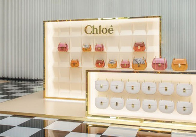 ركن خاص لحقائب Chloé في متجر بلومينغديلز دبي
