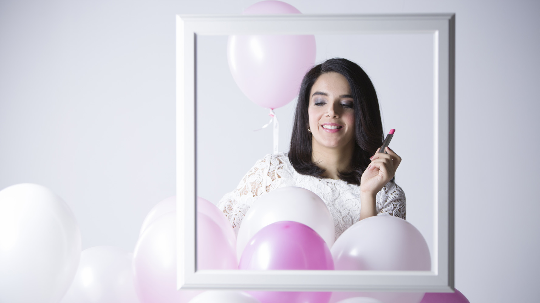 زهرة ليلى تستمتع بأجواء مرحة مع إطلالة يزينها لون Tribal من مجموعة Dior Addict