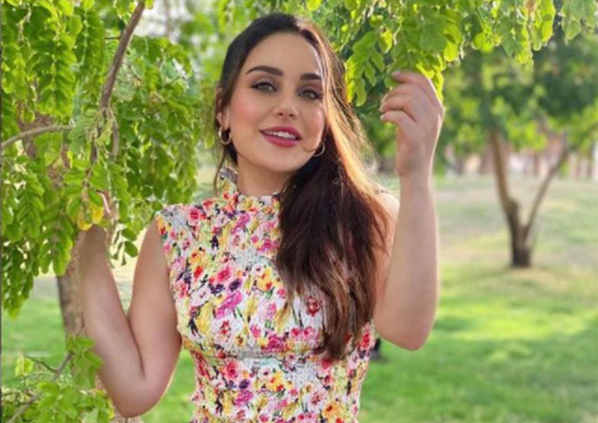 إبنة هيفاء وهبي نسخة طبق الأصل عنها بالشعر الأحمر