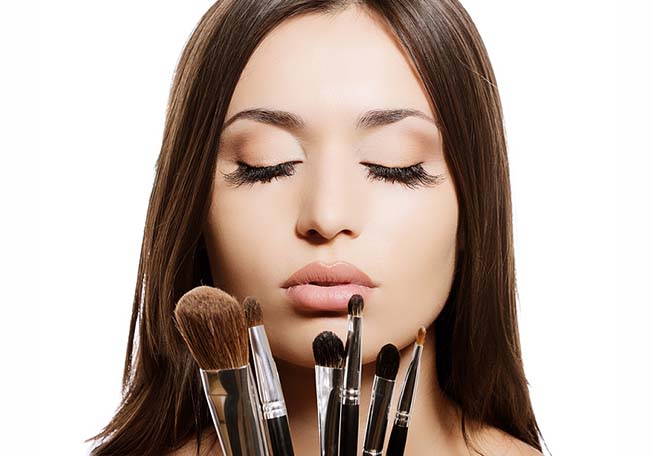 أدوات أساسيّة لماكياج ناجح