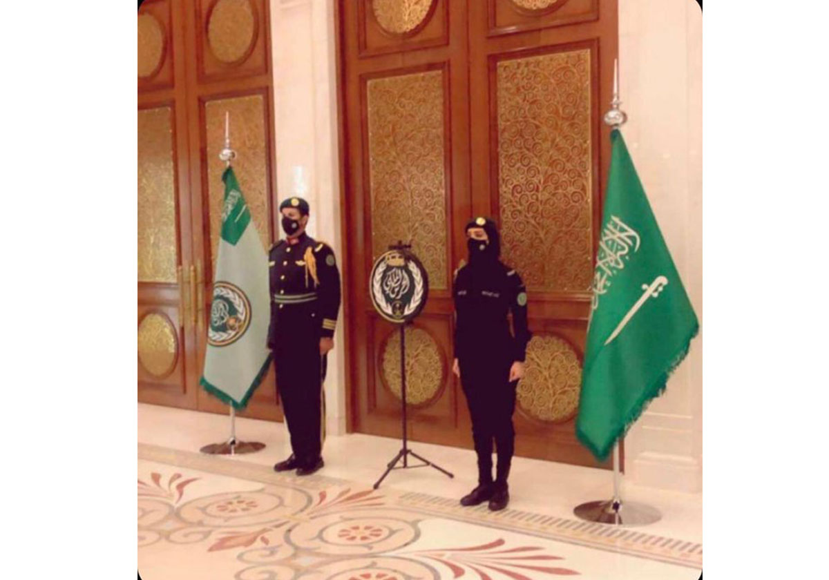 في سابقة من نوعها..صورة إمرأة في صفوف الحرس الملكي السعودي!