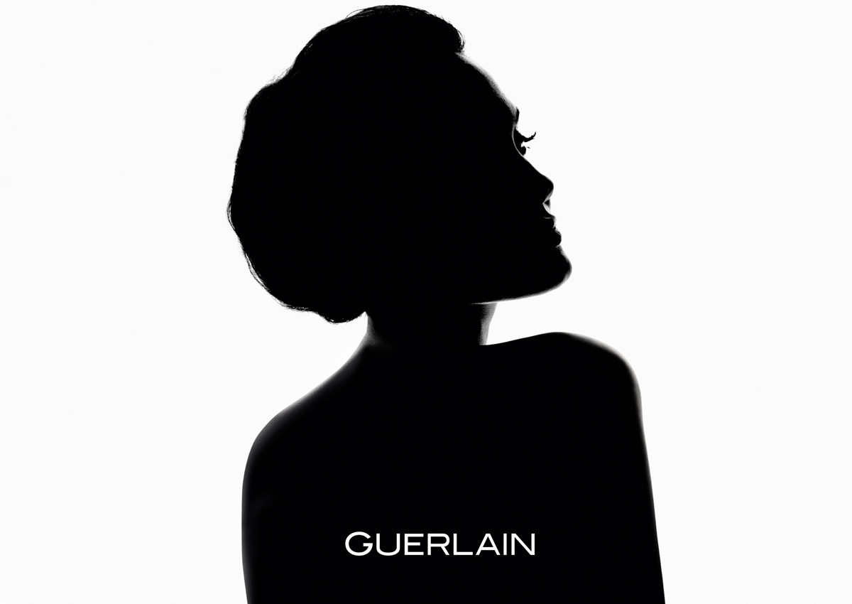 أنجلينا جولي تتربع نجمة على عرش دار Guerlain للعطور