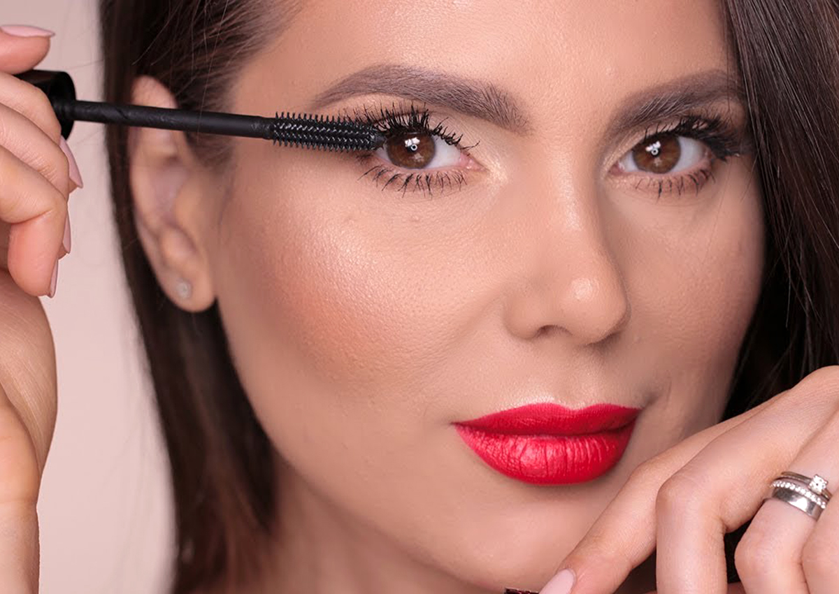 نصائح لتكبير العيون الصغيرة بالماسكارا فقط