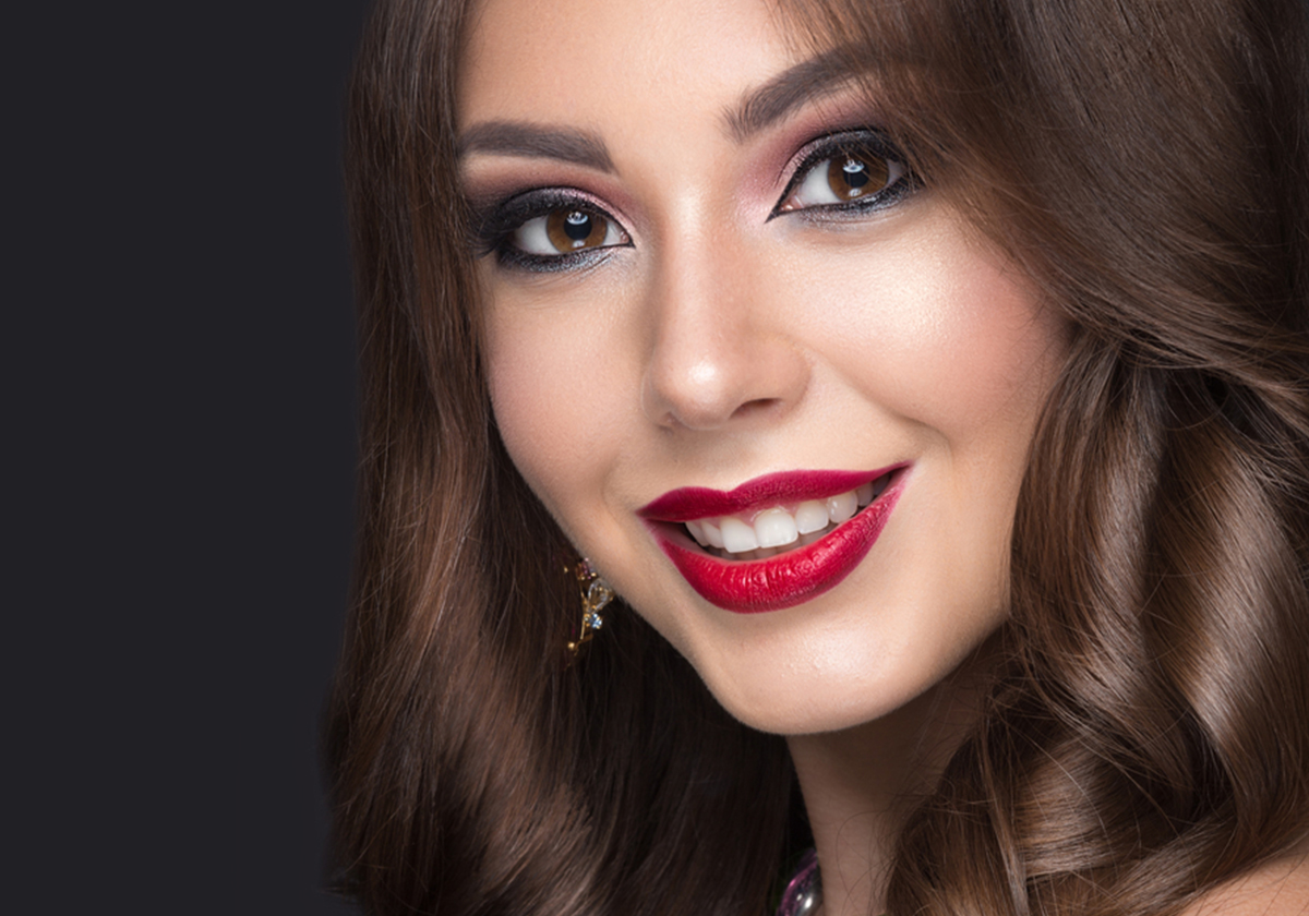 مستحضرات ماكياج عالمية تمنحك إطلالة تخطف القلوب هذا الصيف
