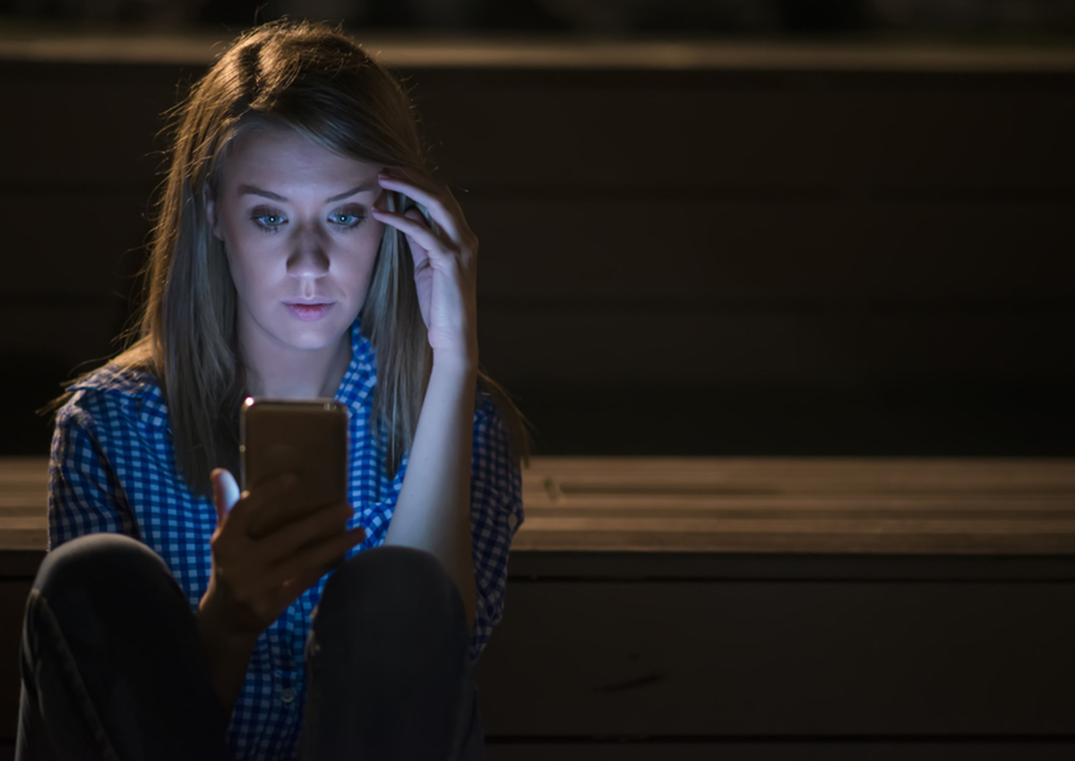 هو Online طيلة الليل.. فهل يتكلم مع فتاة آخرى؟
