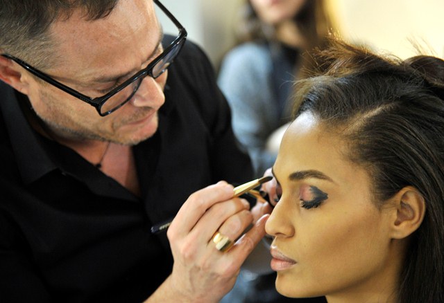Estée Lauder يضيء سماء أسبوع باريس بألوانه