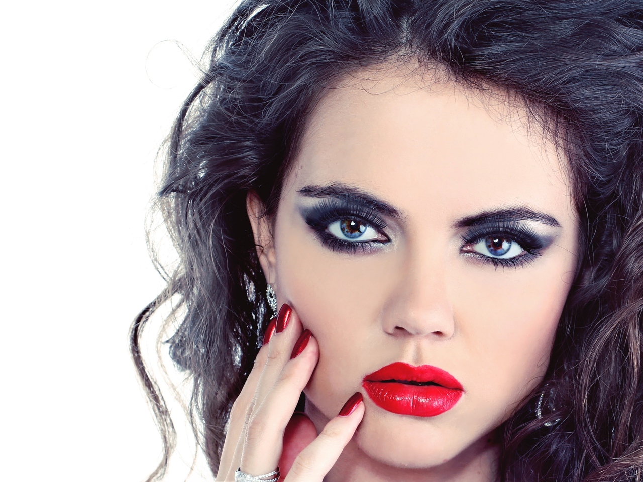 كيف اسوي ايلاينر بالخطوات