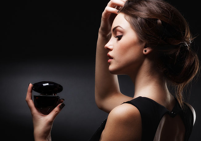 بالصور، احدث عطور ياسمينة لإطلالتك في موسم الأعياد