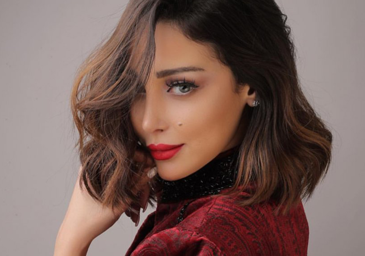 بسمة بوسيل تطل بالشعر الأشقر الطويل في إطلالة غربية فعلاً!