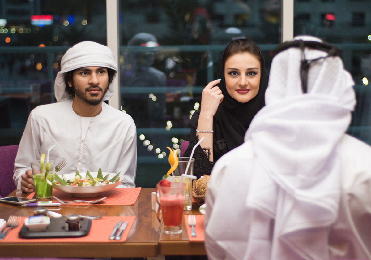 حين يلتقي الحبيب بالصديق هذا ما عليك توقع حصوله!