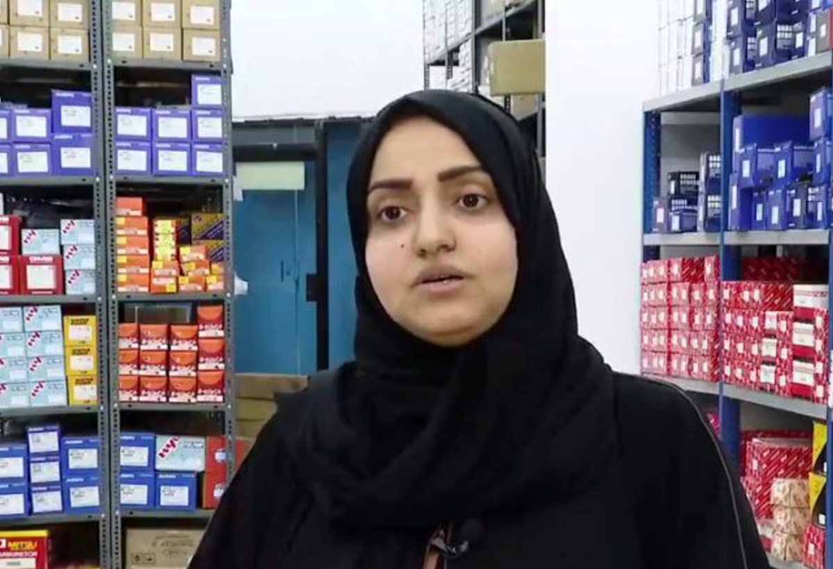 وداد الغامدي أول امرأة تبيع قطع غيار السيارات في جدة 
