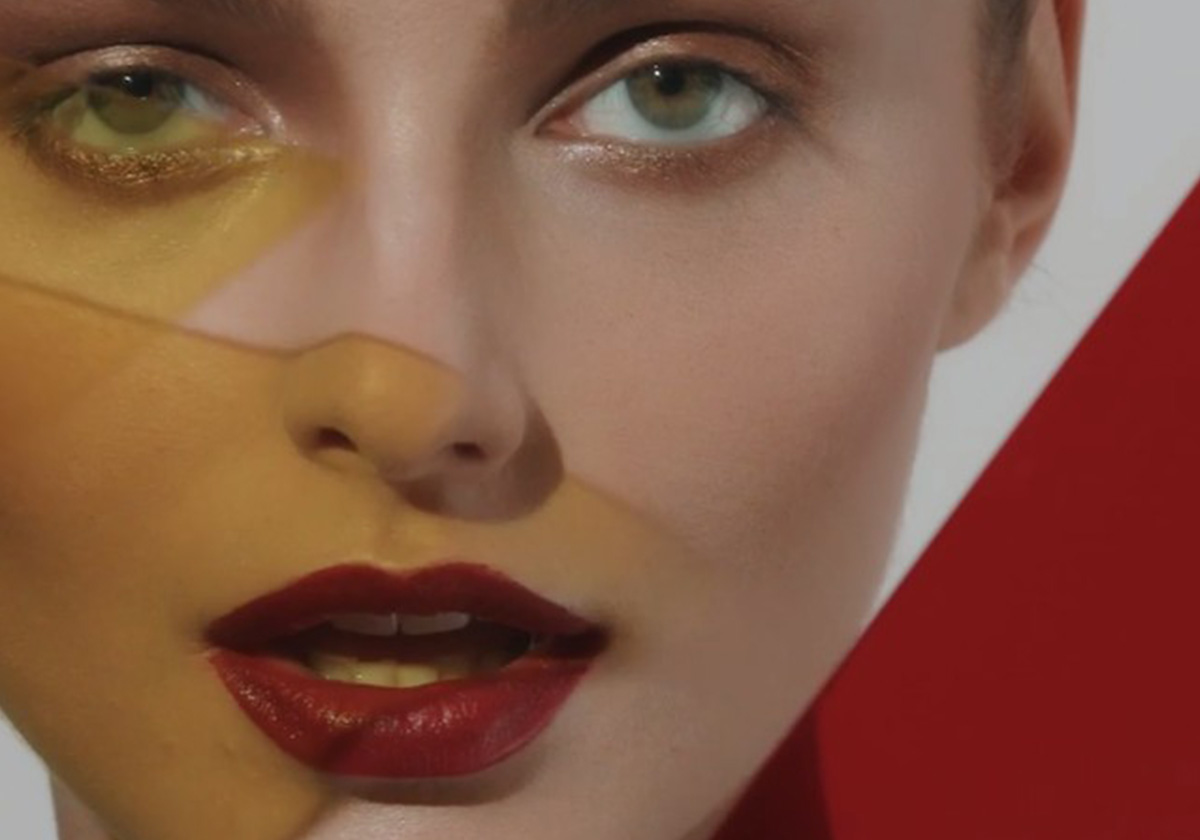 عيون CHANEL تخبرك الحكاية الأجمل مع Palette Essentielle
