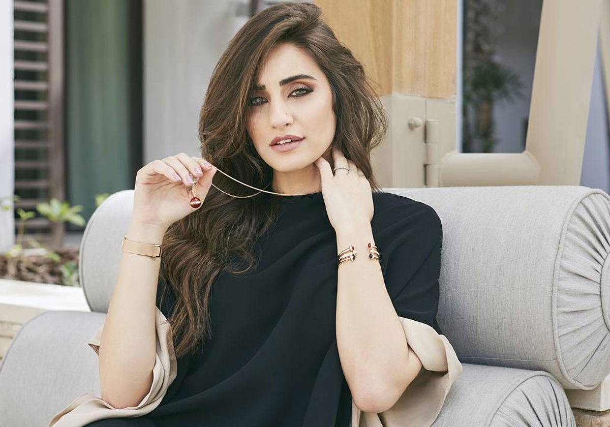 ايميه صياح تحتفل بعيد ميلادها مع زوجها... وقبلتهما تشعل الانترنت!