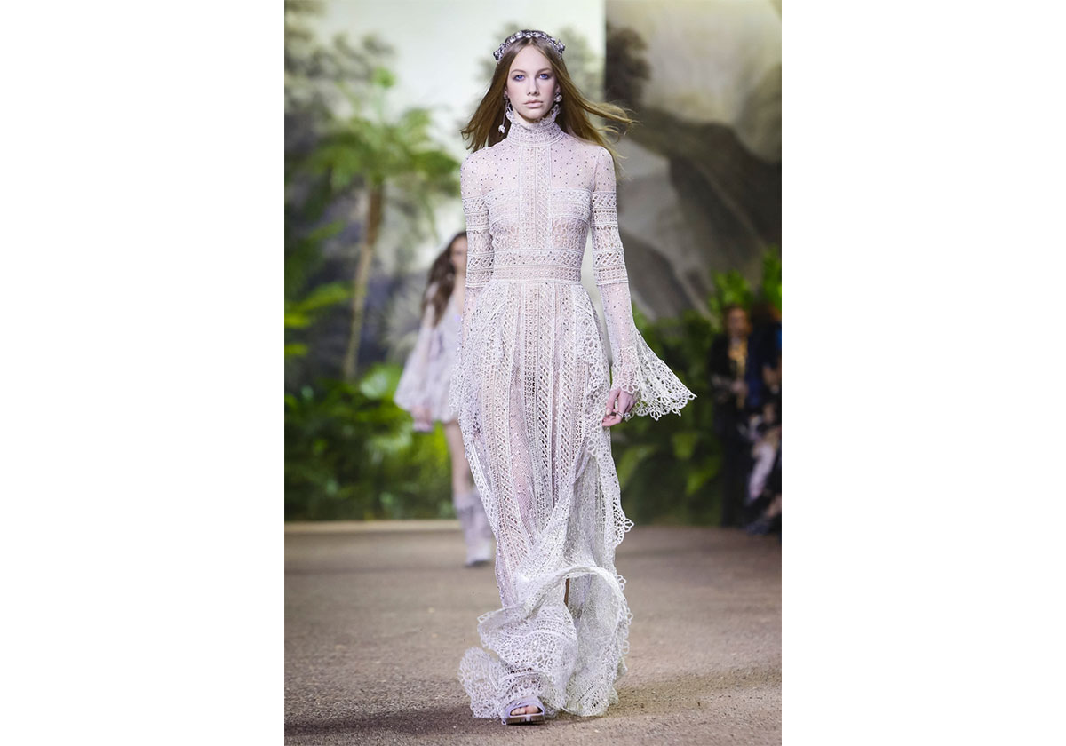 إطلالة من تصميم علامة Elie Saab