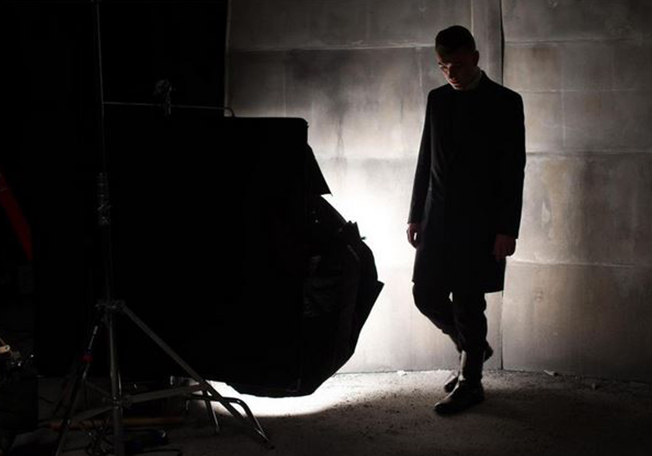 إعلان المغني الشهير سام سميث عن حملته لإطلاق مجموعة Balenciaga الجديدة للرجال