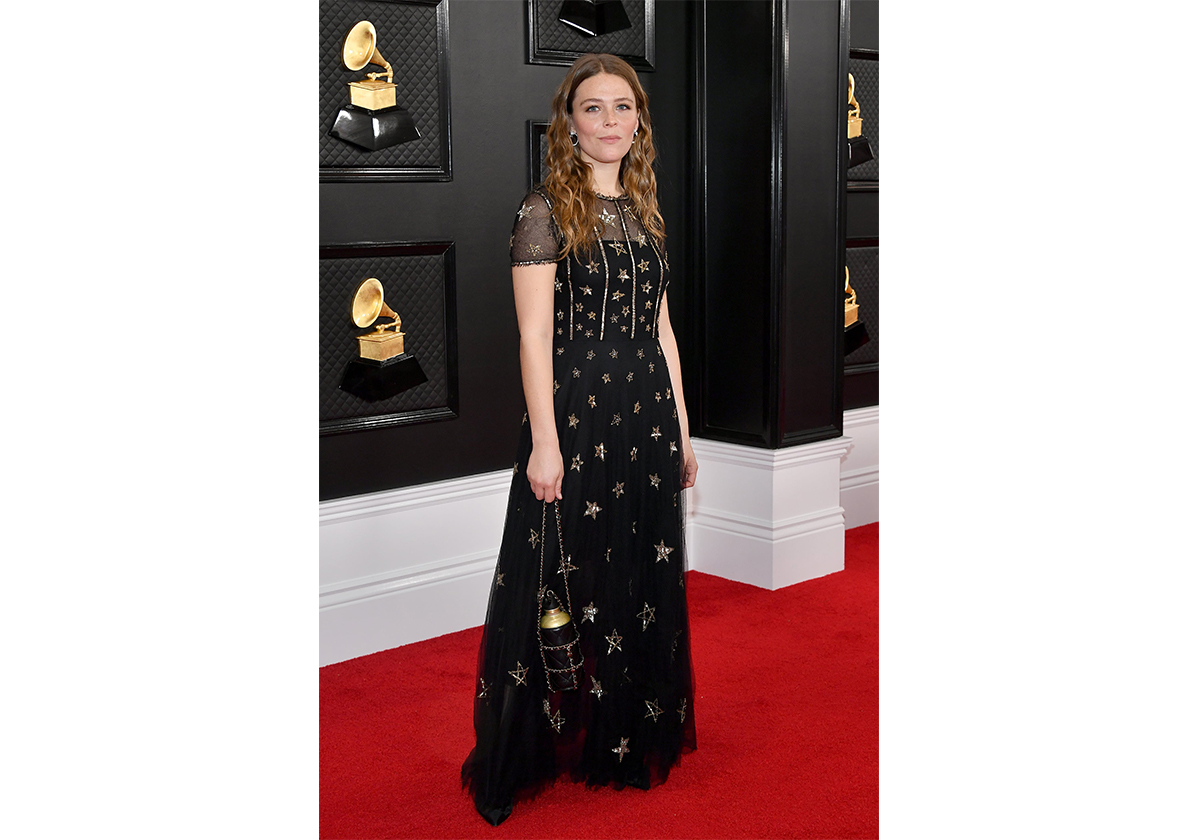 اطلالات النجمات على السجادة الحمراء خلال حفل الـ GRAMMYs 2020