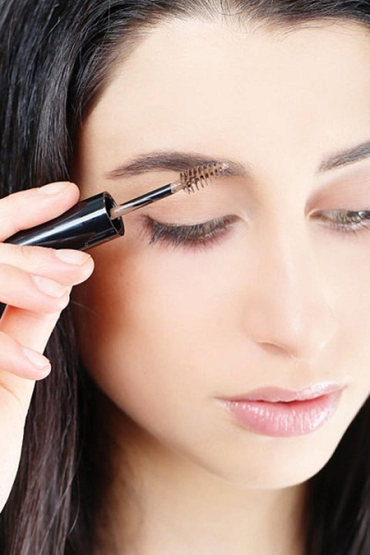 طريقة رسم الحواجب بالجل
