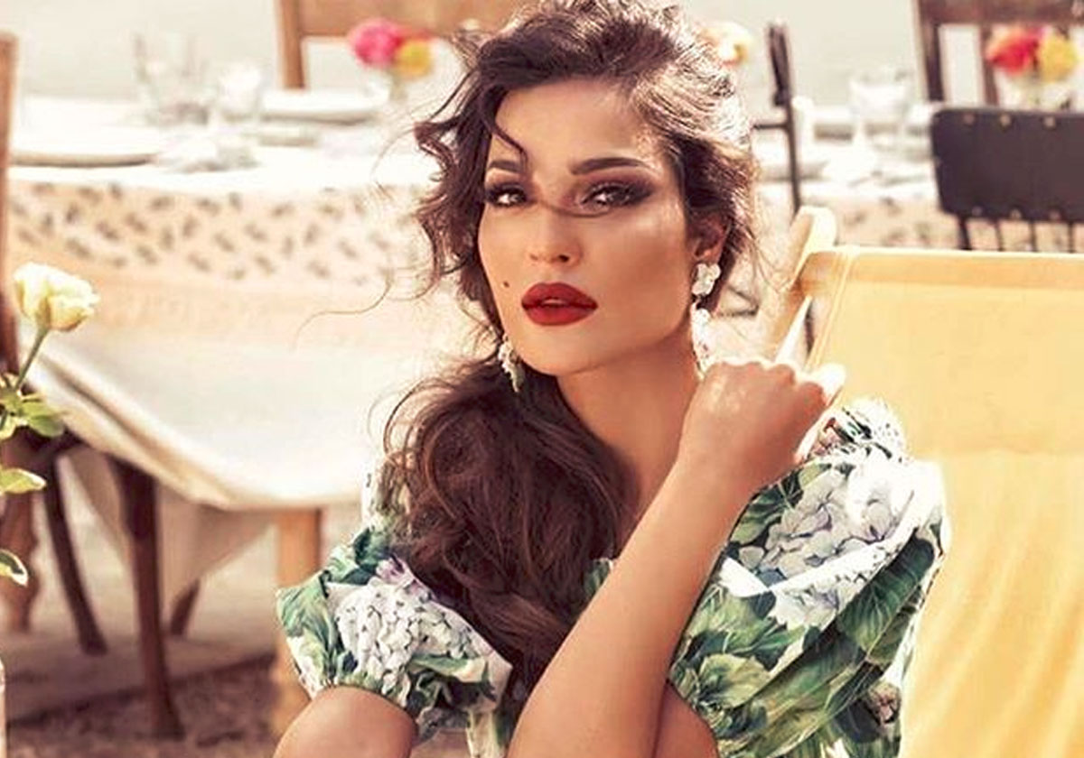 بشرة شاحبة من دون مكياج ووجه متعب تملؤه الهالات السوداء... هكذا تبدو نادين نجيم قبل النوم!