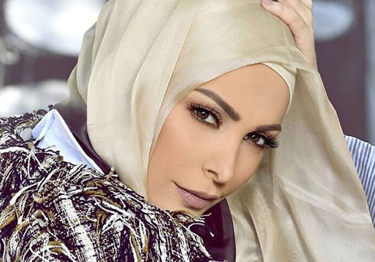 صورة نادرة من عقد قران أمل حجازي... شاهدي حجابها في ذلك الحين!
