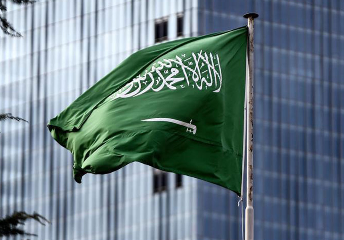 تمديد تاشيرة الخروج والعودة الكترونيا للعالقين خارج السعودية