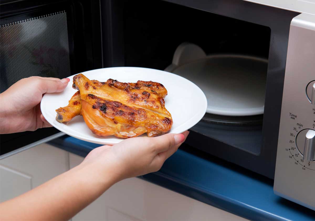 اطعمة تتسبب بالتسميم لو اعيد تسخينها