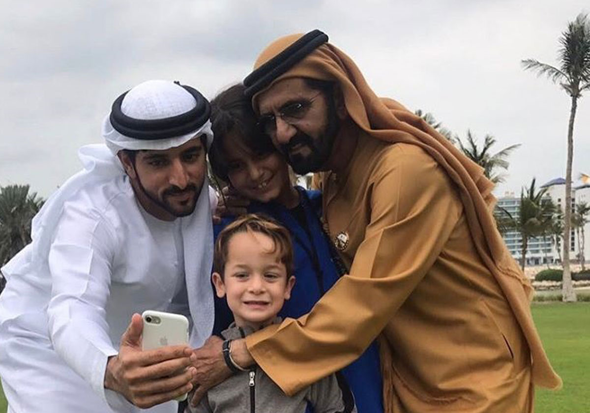 صورة عائلية مميزة تجمع حاكم دبي بأولاده