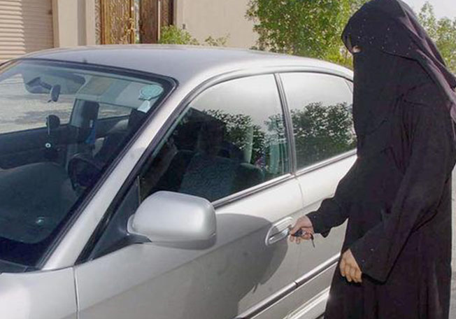 غرامات مرور بحق 6 سيارات قادتها فتيات سعوديات