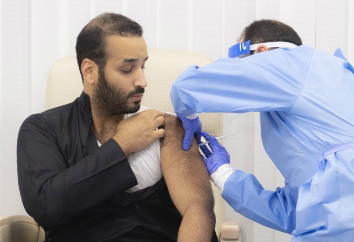 الأمير محمد بن سلمان يتلقى الجرعة الأولى من لقاح كورونا  