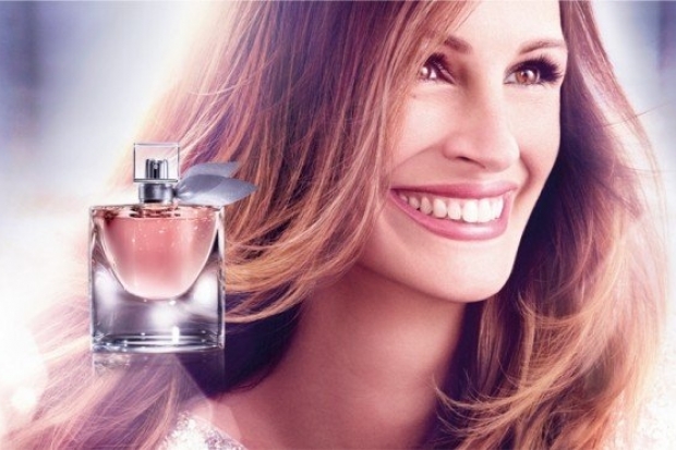 ابتسامة جوليا روبرتس في عطر  Lancôme الجديد!