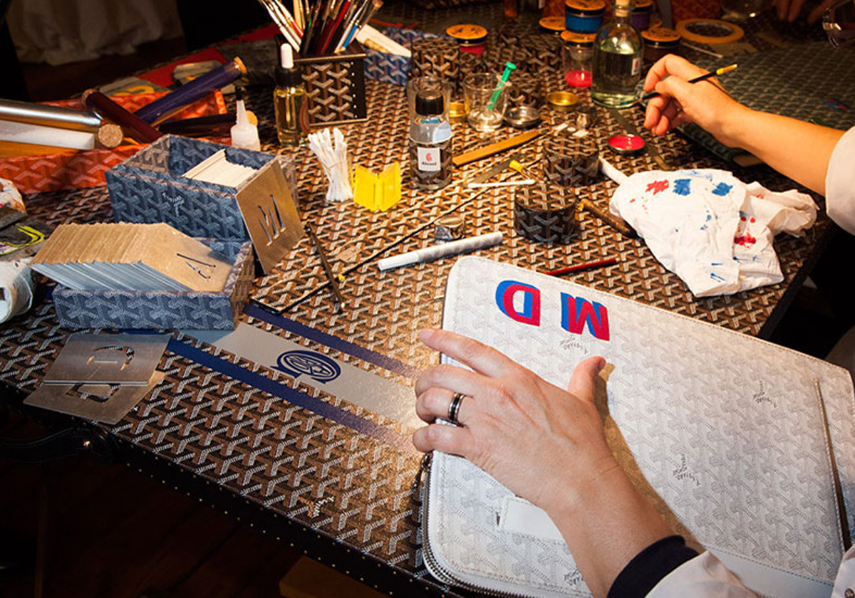 تقنية نقش الاحرف على حقائب Goyard