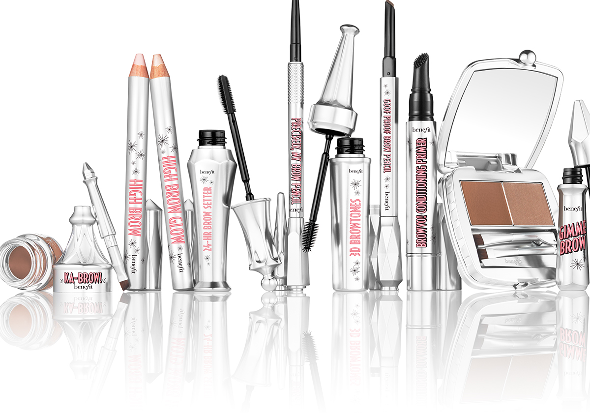 رسمة حاجبيك ساحرة على اختلافها مع Benefit
