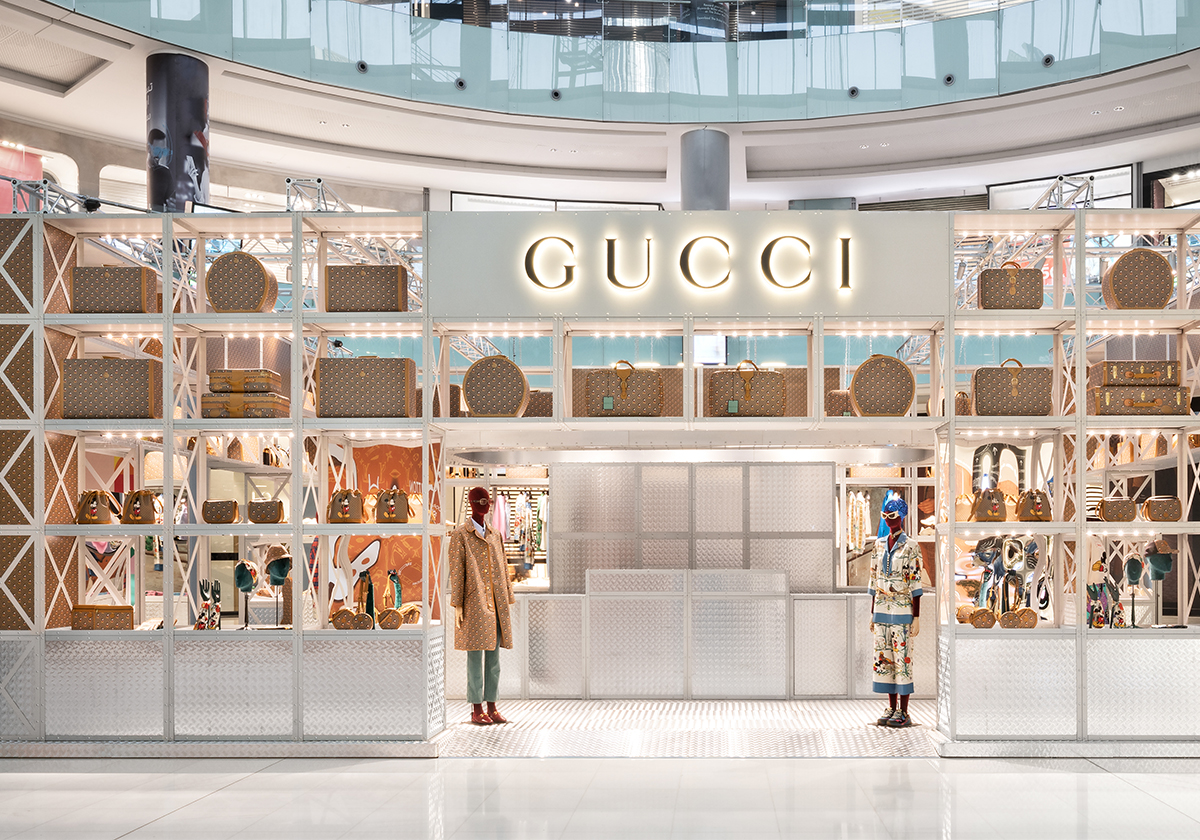 تصاميم من وحي ميكي ماوس في متجر Gucci Pin المؤقت في دبي مول