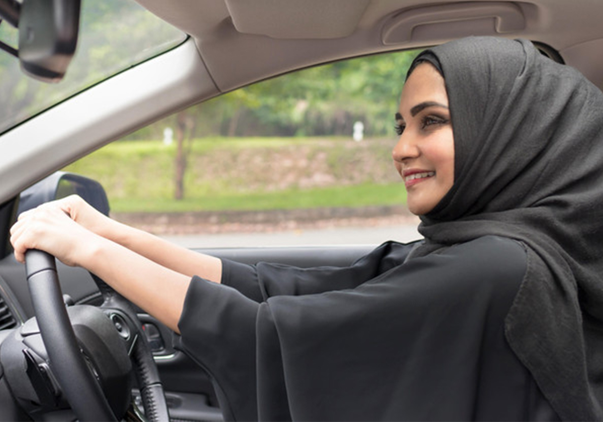 المرأة السعودية رسمياً خلف المقود بعد أقل من 72 ساعة، لكن المحاولة الآن تكلف غالياً!