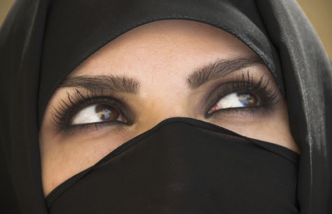 ماكياج عيون إحترافي لنظرة ساحرة
