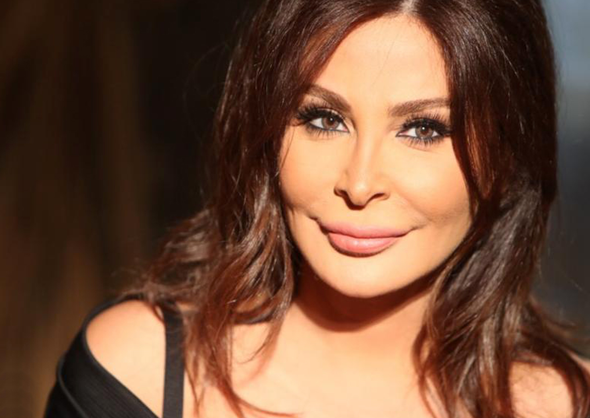 صور سيلفي لنجمات أخطأن في نشرها!