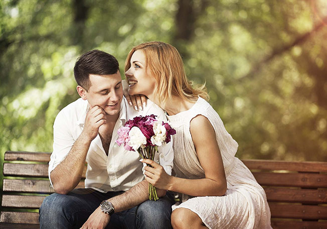 أفكار رومنسية لجذب الزوج في شهر العسل