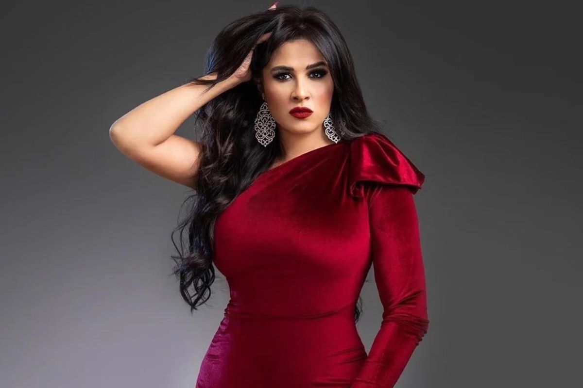 ياسمين عبد العزيز تبكي على الهواء وتوصي أخاها بأولادها