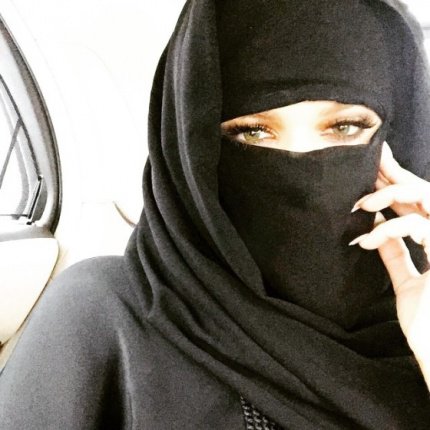 فيديو كلوي كارداشيان مرتدية الحجاب
