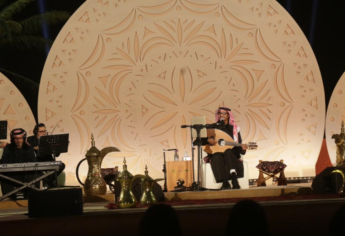 تفاعل جماهيري كبير مع أولى جلسات "أوايسس الرياض" التي أحياها رابح صقر 