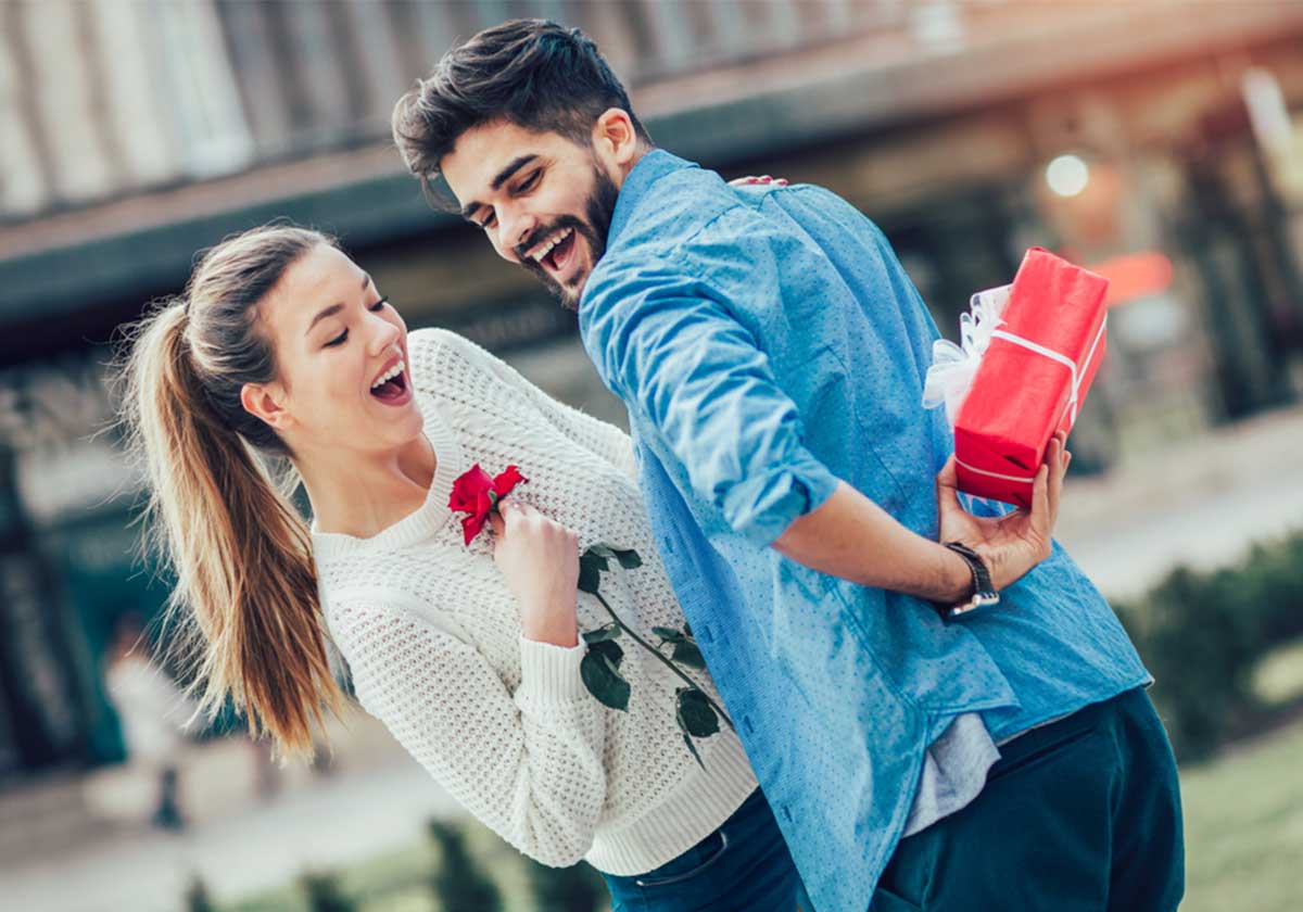 تصرفات تقومين بها تجعل الرجل ضعيفا امامك