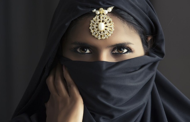 فوائد كحل الاثمد الاحمر للعيون