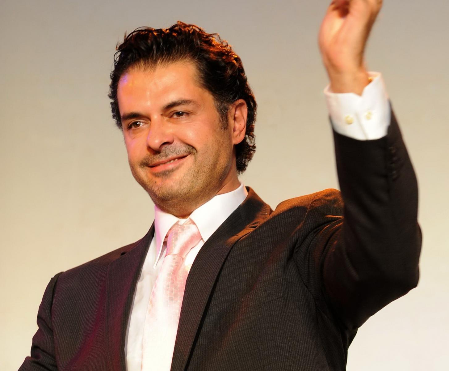 راغب علامة على مسرح الأولمبيا الباريسي