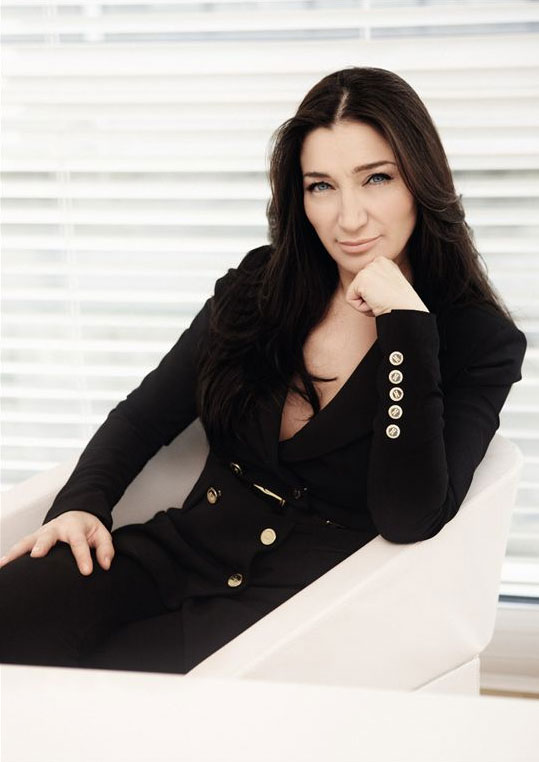 كل ما تريدين معرفته من اخبار ومعلومات وصور ووثائق عن   اليزابيث فرانشي Elisabetta Franchi