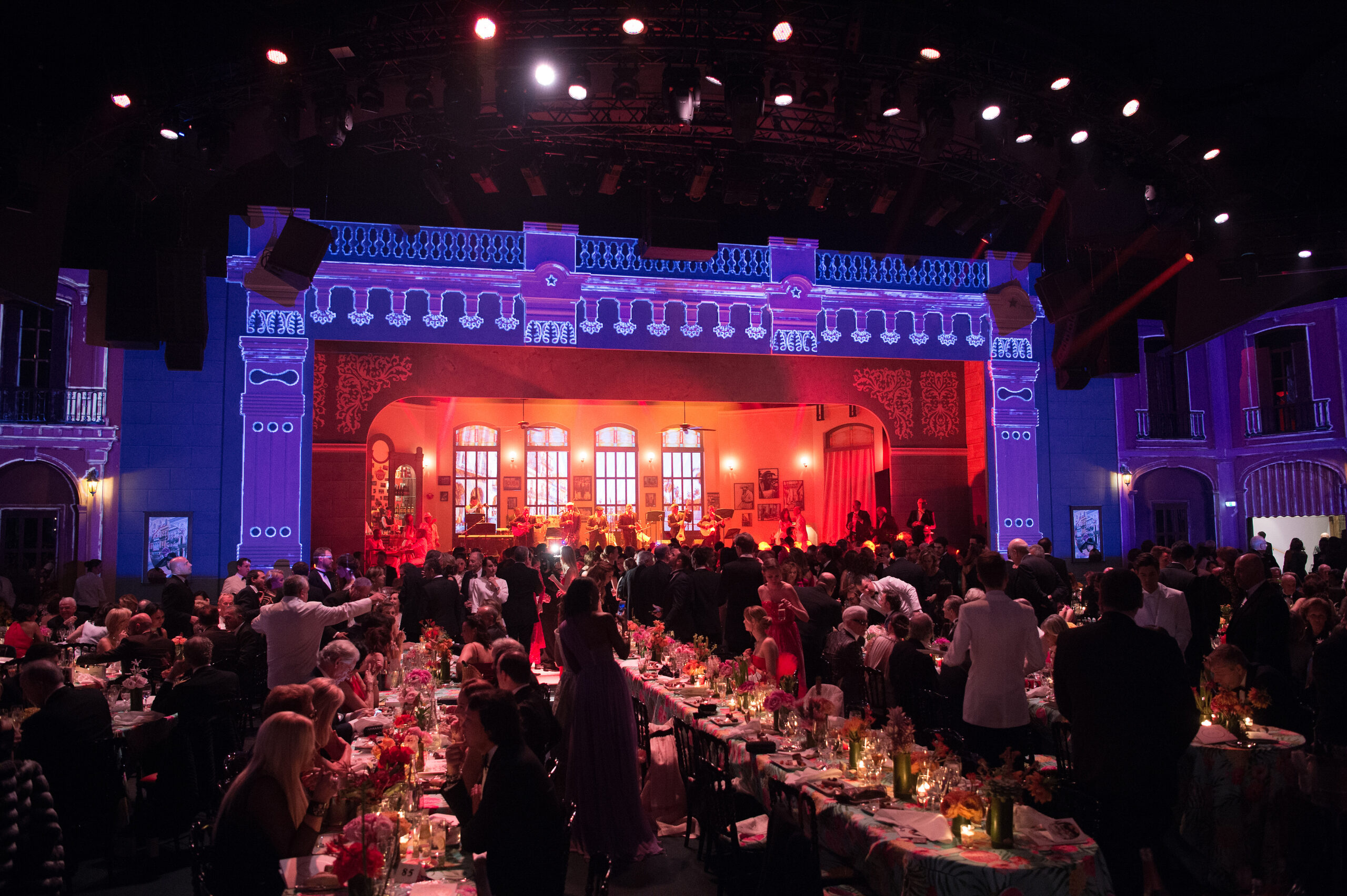 إكتشفي عظمة مسرح  حفل Bal De la Rose في موناكو