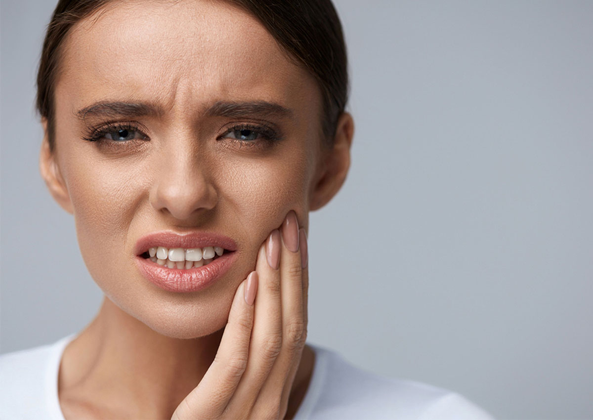 أعراض وطرق علاج الضرس المشروخ بالمنزل