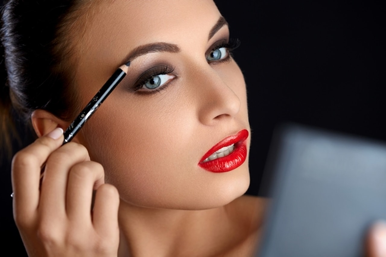 طريقة رسم الحواجب طبيعيه