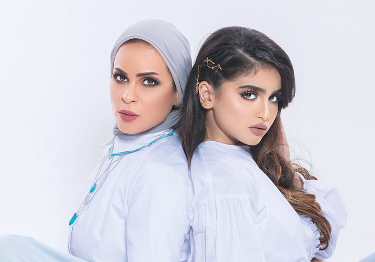 والدة حلا الترك تخلع الحجاب وتظهر بلوك جديد