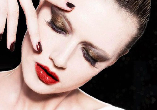 إطلالتك متألقة مع مجموعة ماكياج العيد من Lancôme 