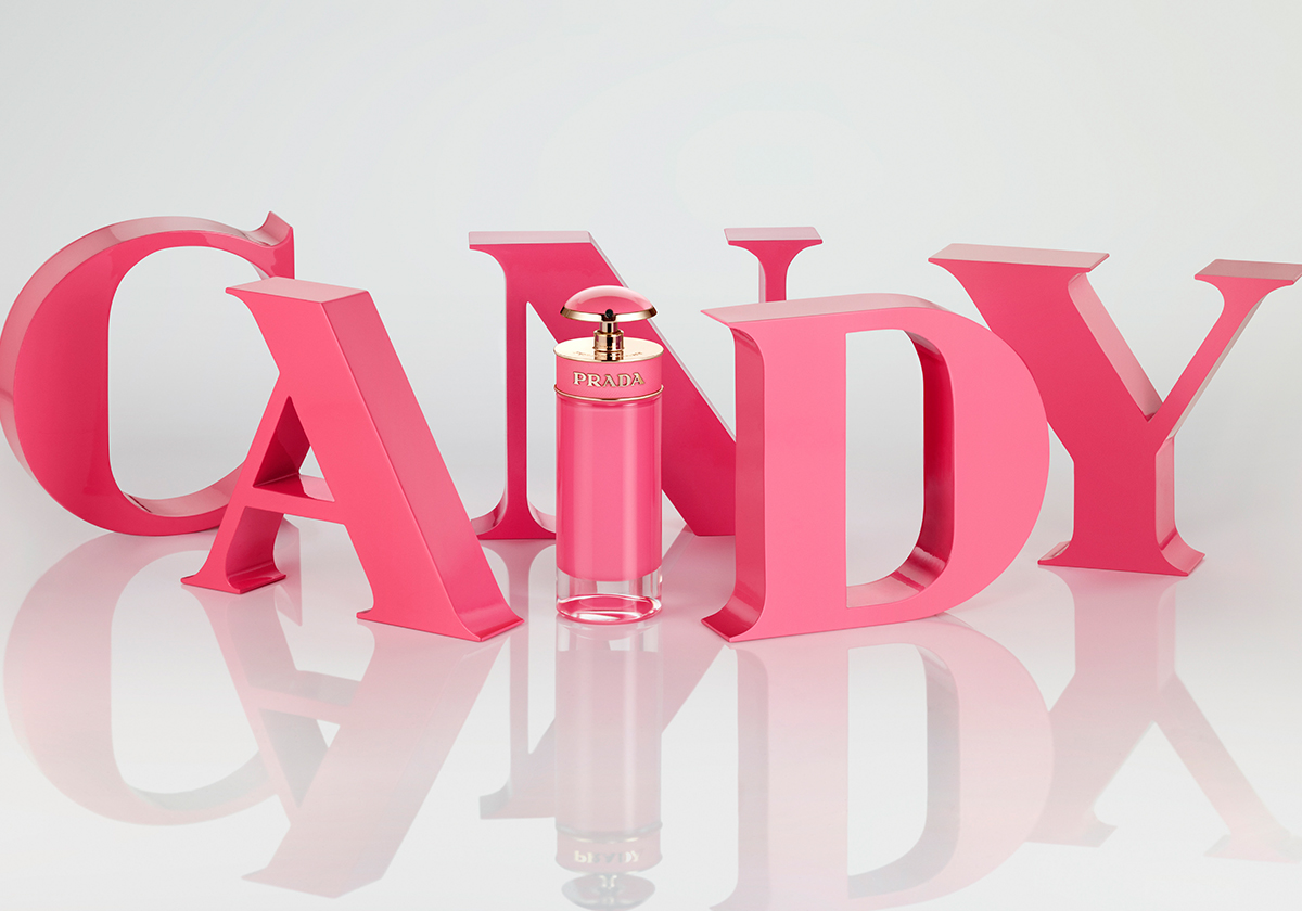أنوثتك في أعلى مستوياتها مع عطر Prada Candy Gloss 
