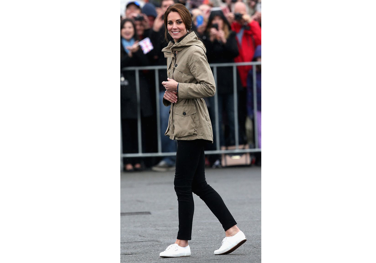 كيت ميدلتون تتمسك بحذاء Superga الرياضي